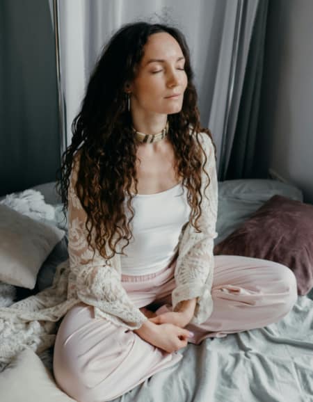 Spiritual Monday – Dein inspirierender Start in die Woche (ONLINE) 1 Meditation, Yoga und Inspiration mit Guruji zum Wochenbeginn – Spiritual Monday bei Gurudham